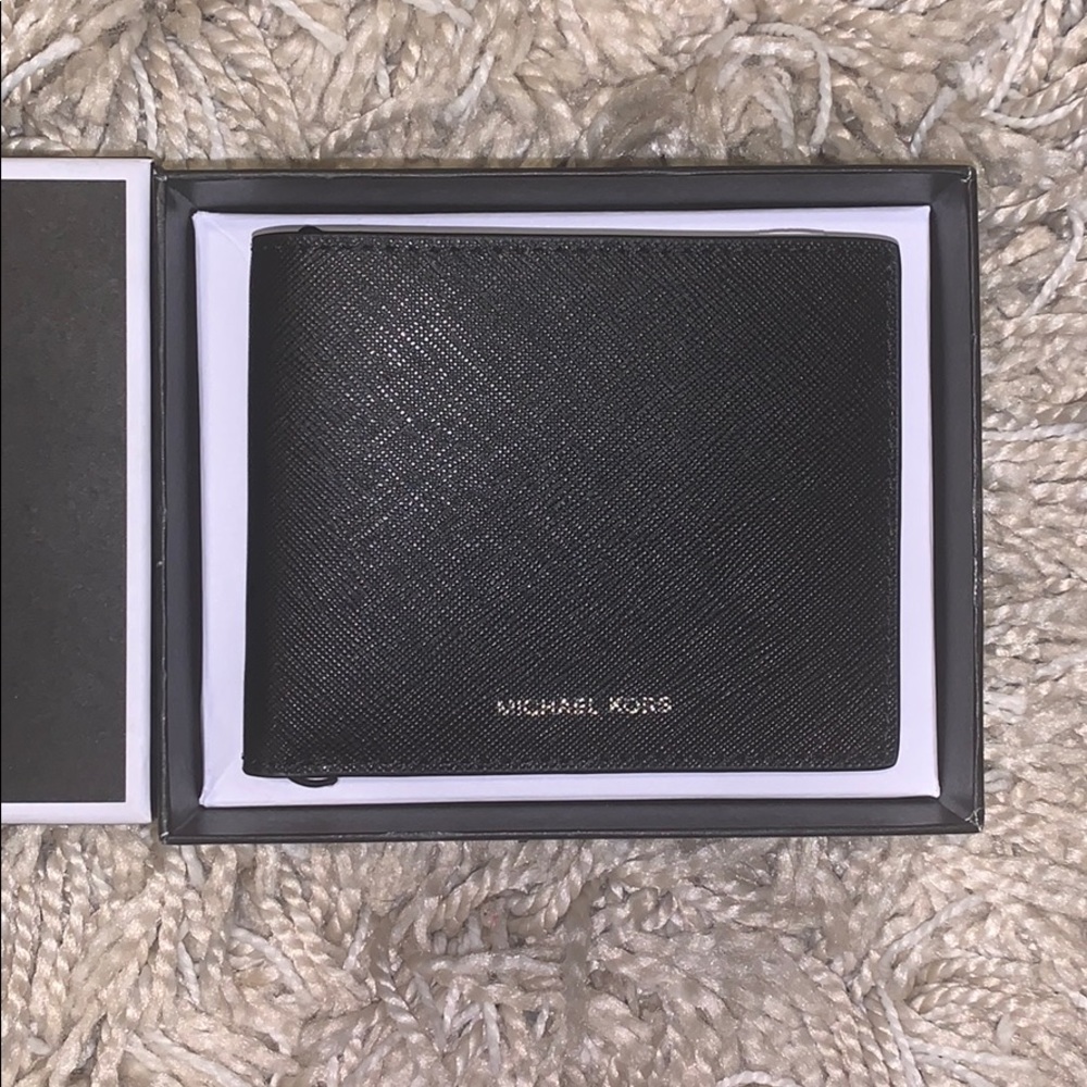 MICHEAL KORS *brand new* authentic designer wallet - Picture 3 of 4